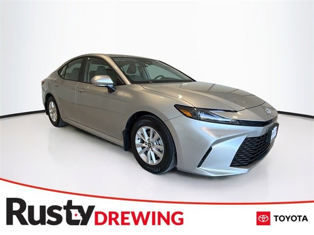 2025 Toyota Camry LE's photo