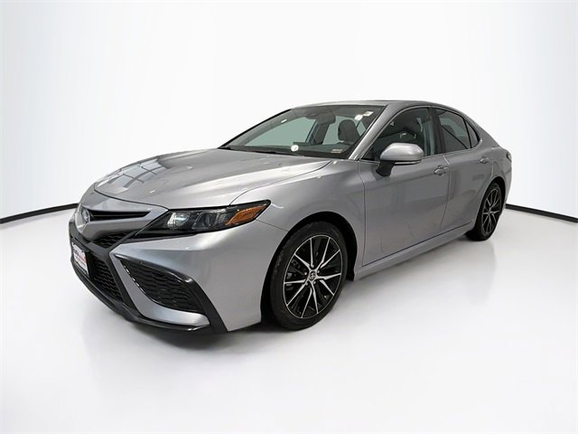 2024 Toyota Camry Hybrid SE photo 3
