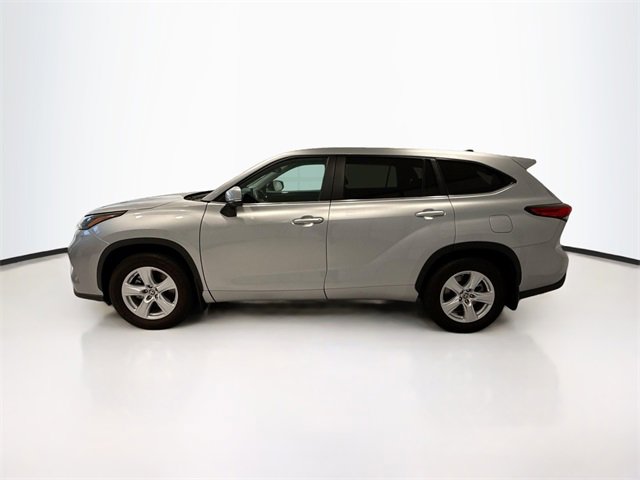 2023 Toyota Highlander L photo 4