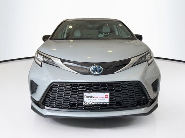 2023 Toyota Sienna 2
