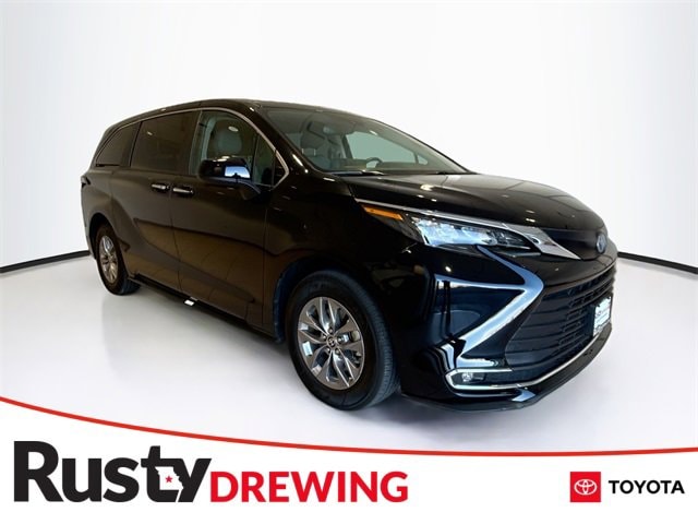 2024 Toyota Sienna XLE's photo