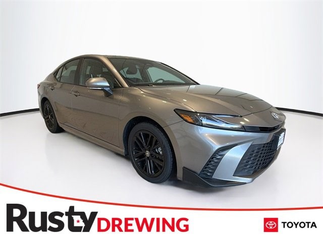 2025 Toyota Camry SE's photo