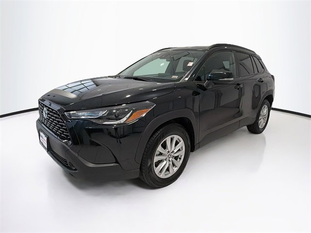 2022 Toyota Corolla Cross LE photo 3