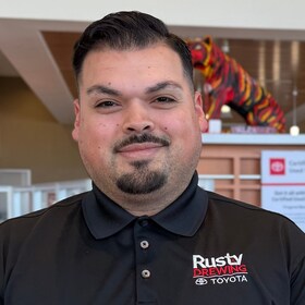 Staff member Miguel Guevara from ID_4d01b45b1a93