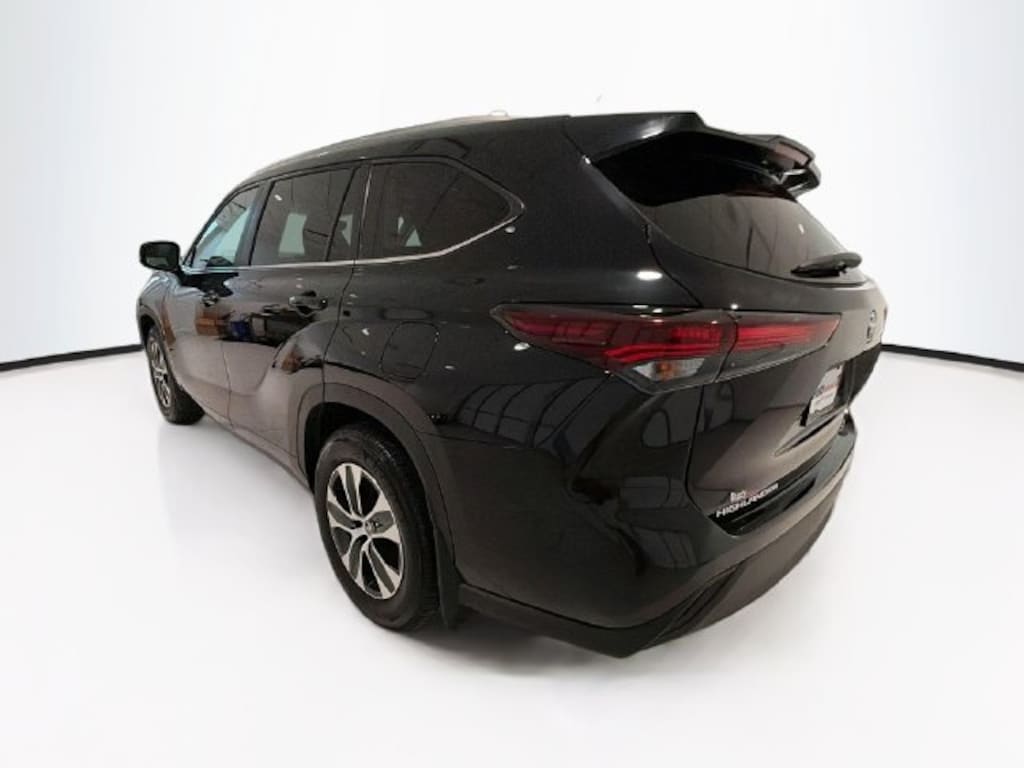Used 2026 Toyota Highlander XLE SUV