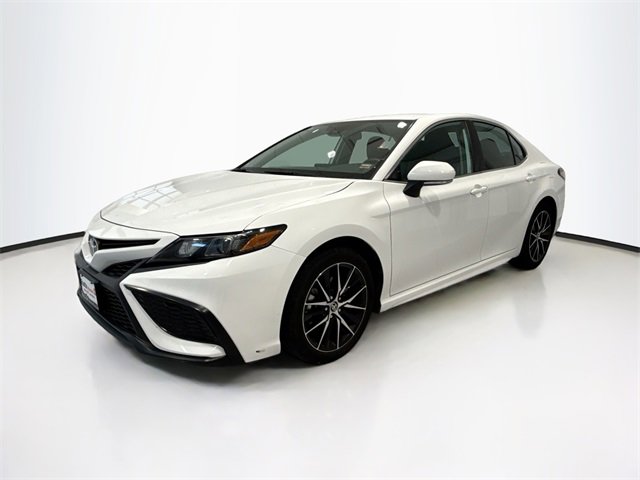 2024 Toyota Camry SE photo 3