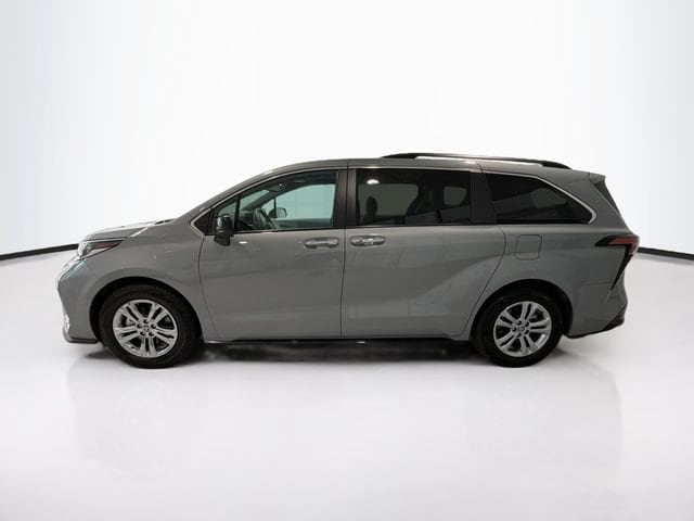 2023 Toyota Sienna 4