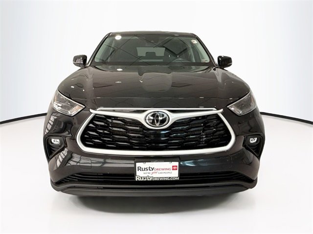 2024 Toyota Highlander LE photo 2