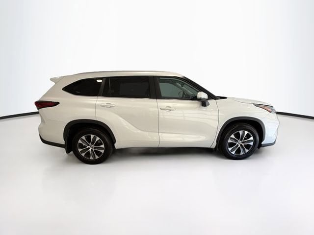 2026 Toyota Highlander 8