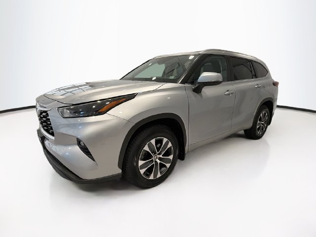 Used 2024 Toyota Highlander Hybrid XLE SUV