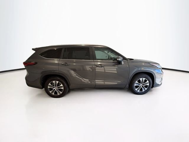 2025 Toyota Highlander 8
