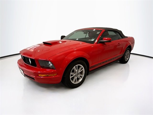 2005 Ford Mustang Convertible photo 3