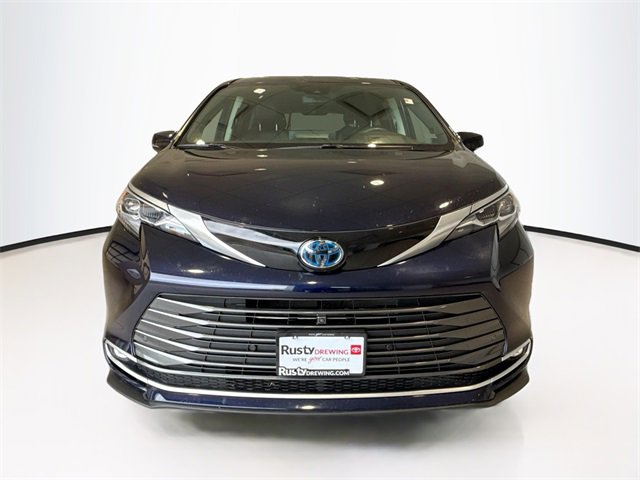 2024 Toyota Sienna Platinum photo 2
