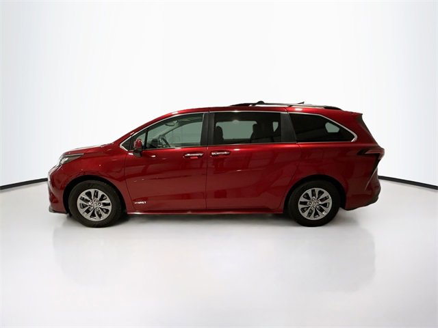2021 Toyota Sienna XLE photo 4