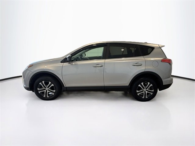 2017 Toyota RAV4 LE photo 4