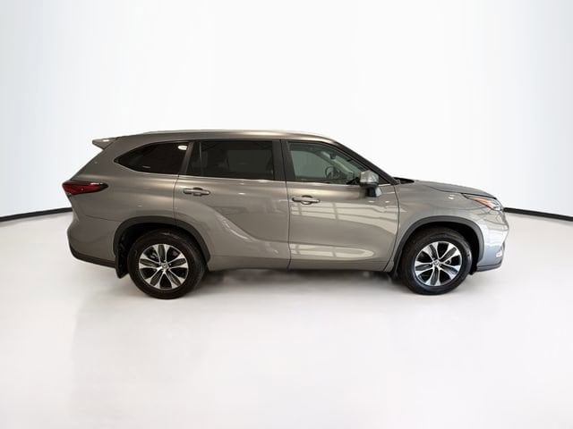 2026 Toyota Highlander 8