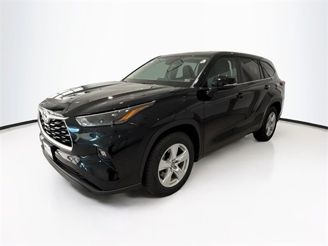 2024 Toyota Highlander LE photo 3