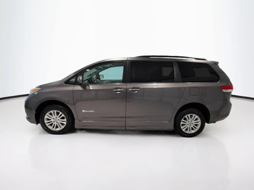 New 2011 Toyota Sienna XLE V6 Van