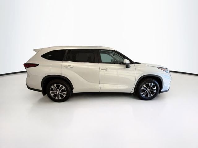 2026 Toyota Highlander 8