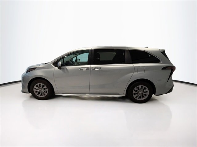 2024 Toyota Sienna XLE photo 4