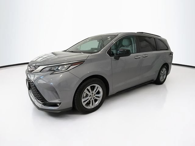 2023 Toyota Sienna 3