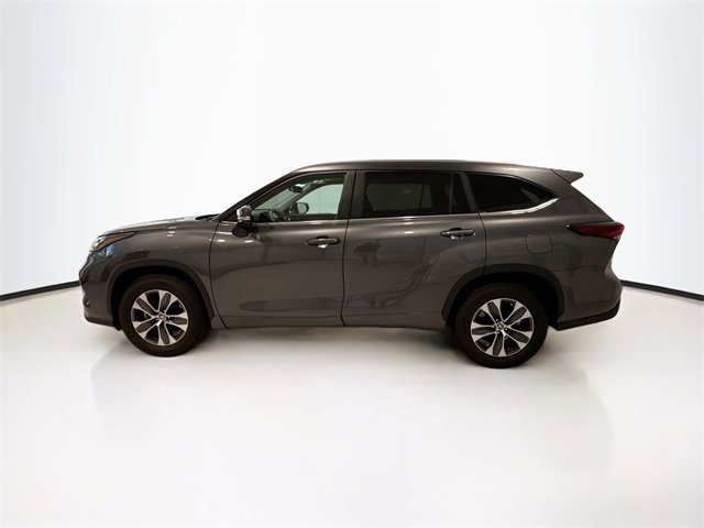 2025 Toyota Highlander XLE photo 4