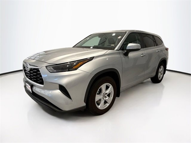 2023 Toyota Highlander L photo 3