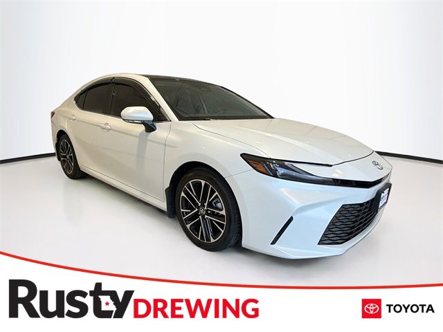2025 Toyota Camry SE's photo