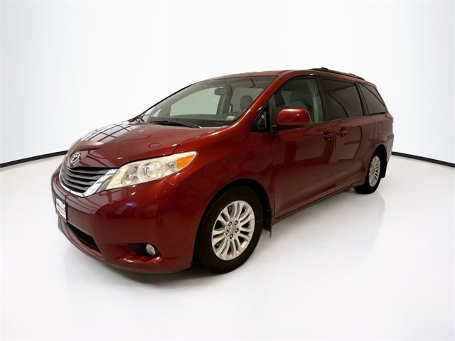 2011 Toyota Sienna Base photo 2