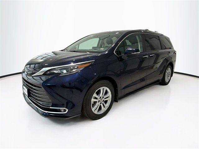 2024 Toyota Sienna Platinum photo 3