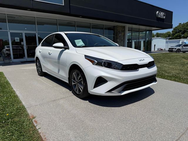 2023 Kia Forte LXS AT's photo
