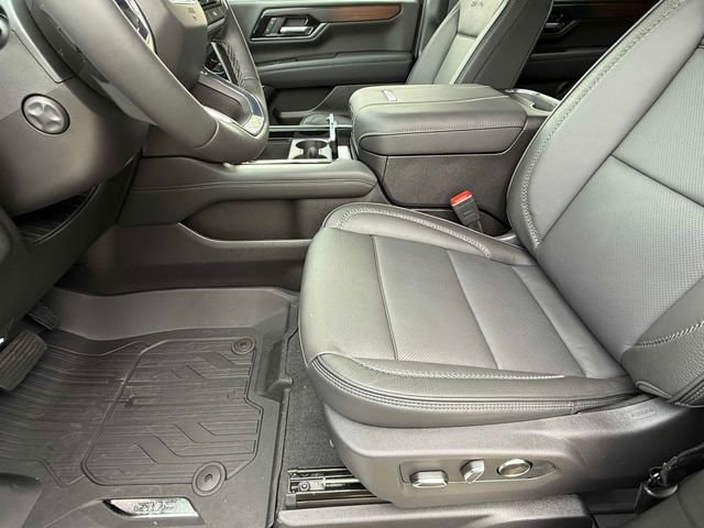 2026 GMC Yukon Denali - Photo 13