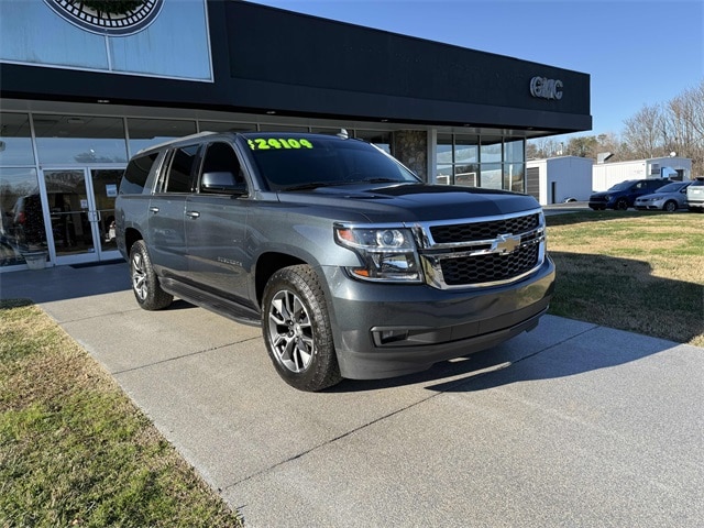 2020 Chevrolet Suburban LS's photo