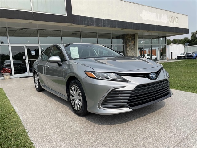 2024 Toyota Camry LE's photo