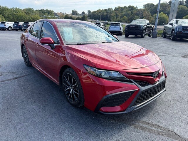 2022 Toyota Camry SE photo 3
