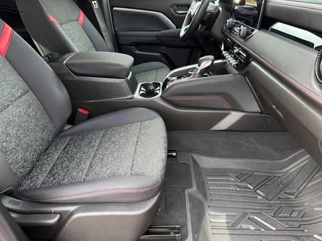 2025 Chevrolet Colorado Z71 - Photo 10