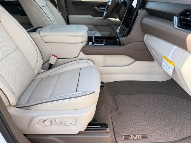 2026 GMC Yukon Denali - Photo 10
