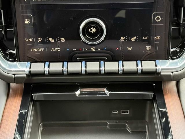 2026 GMC Yukon Denali - Photo 18