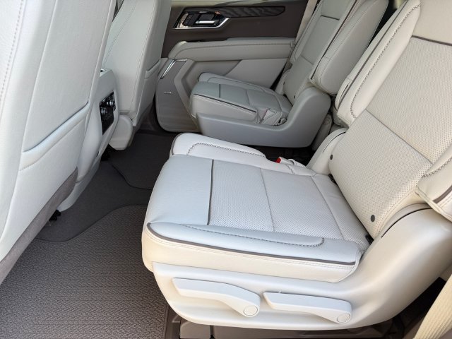 2026 GMC Yukon Denali - Photo 12