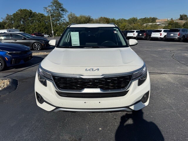 2022 Kia Seltos S photo 2