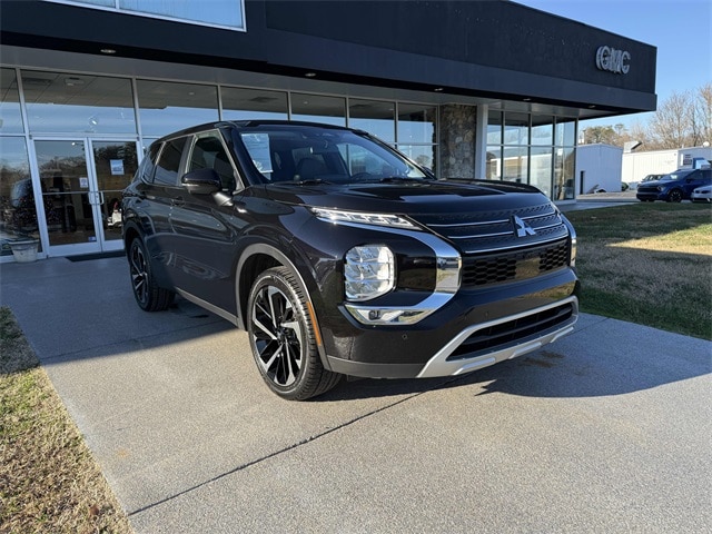 2024 Mitsubishi Outlander SE's photo