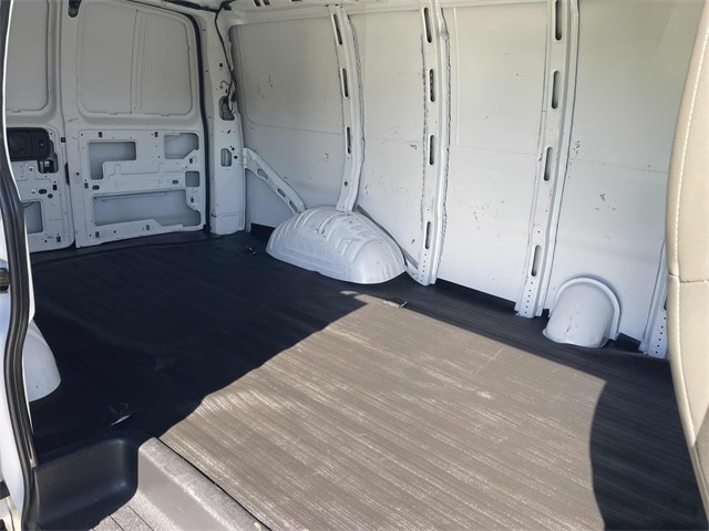 2023 Chevrolet Express Cargo Work Van - Photo 10