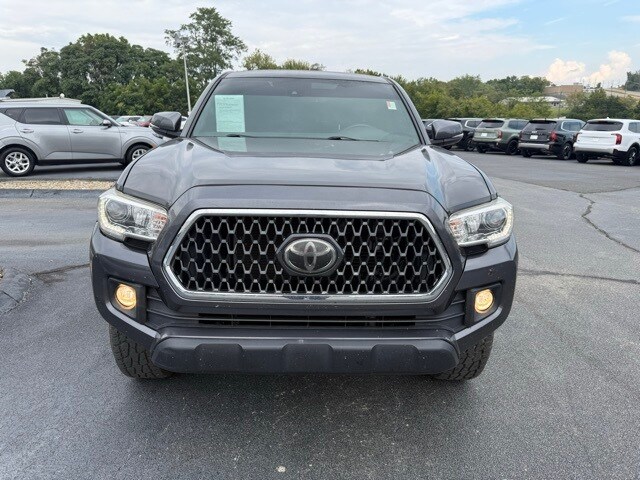 2018 Toyota Tacoma SR V6 photo 2