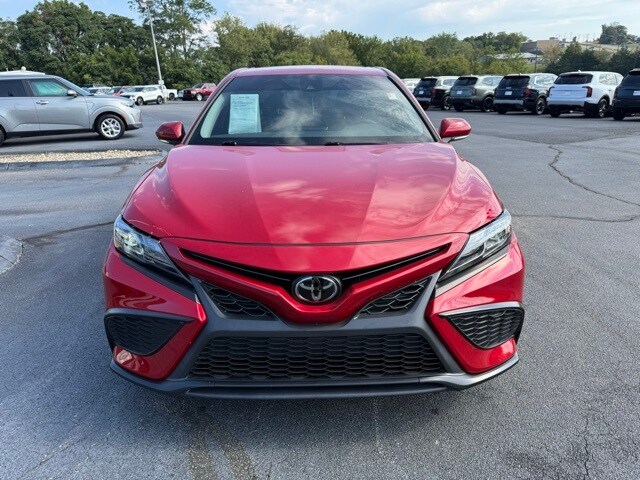 2022 Toyota Camry SE photo 2