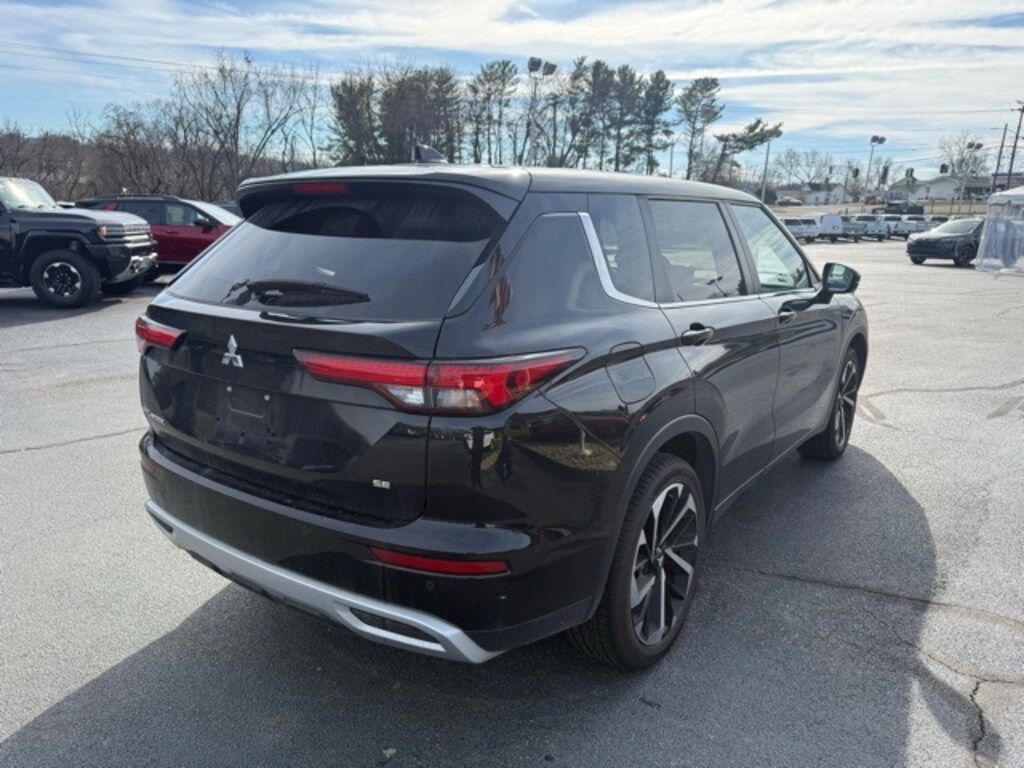 Used 2024 Mitsubishi Outlander SE SUV