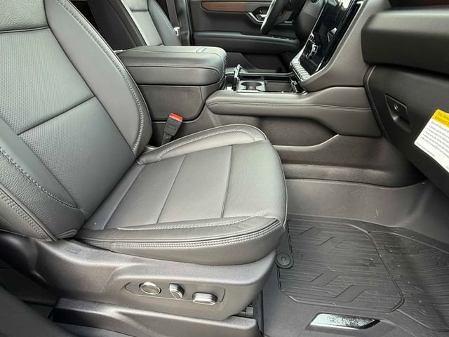 2026 GMC Yukon Denali - Photo 10