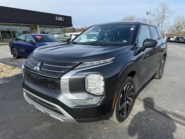 2024 Mitsubishi Outlander SE's photo