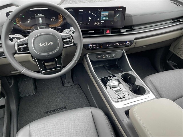 2025 Kia Carnival EX photo 2