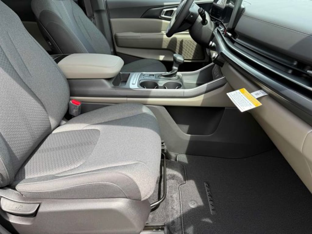 New 2026 Kia Carnival Van Passenger Van