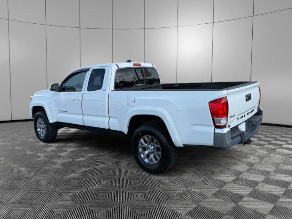 Used 2017 Toyota Tacoma SR5 V6 Extended Cab